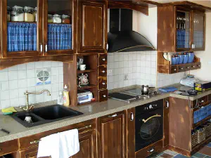 Kitchen Lilly – straight retro kitchen in aged brown pine, rattan baskets and built-in retro appliances, photo 4