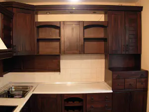 Kitchen Yana – l-shaped lime kitchen with curved forms and wine racks, good for low rooms, photo 2