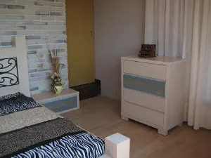 Bedroom Verona – white lime with a wrought iron panel in the headboard and blue accents on the chest, photo 3